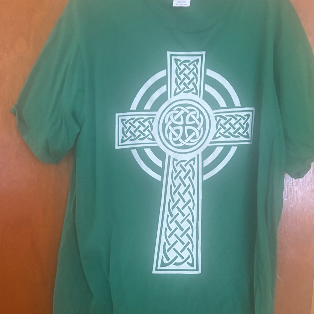 Green Celtic Cross me s shirt - Picture 1 of 2